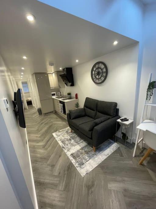 Stylish & Cosy 1 Bed Apartment Swindon Ngoại thất bức ảnh
