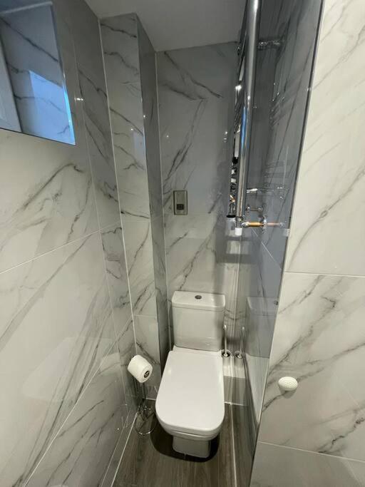 Stylish & Cosy 1 Bed Apartment Swindon Ngoại thất bức ảnh