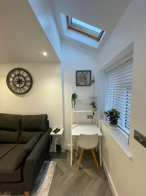Stylish & Cosy 1 Bed Apartment Swindon Ngoại thất bức ảnh