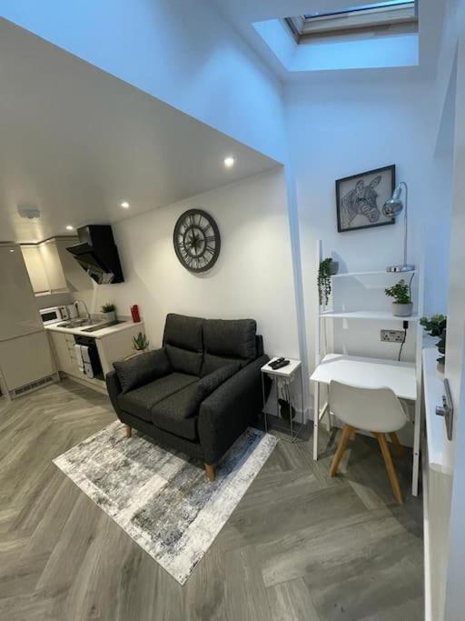 Stylish & Cosy 1 Bed Apartment Swindon Ngoại thất bức ảnh
