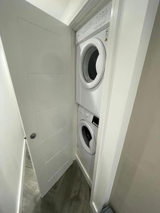 Stylish & Cosy 1 Bed Apartment Swindon Ngoại thất bức ảnh