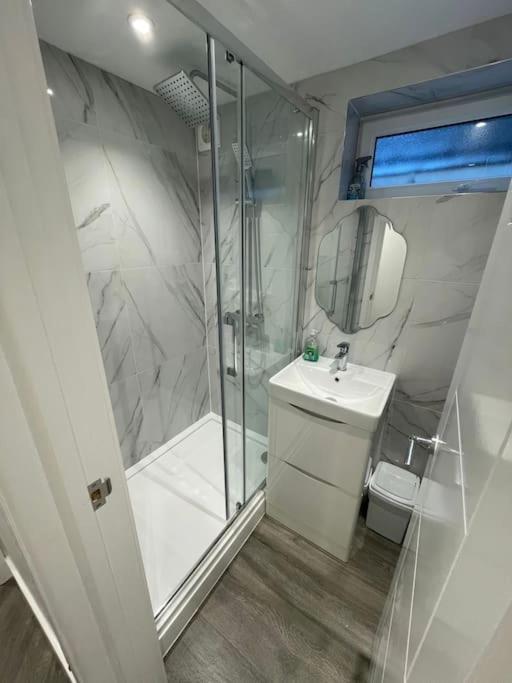 Stylish & Cosy 1 Bed Apartment Swindon Ngoại thất bức ảnh